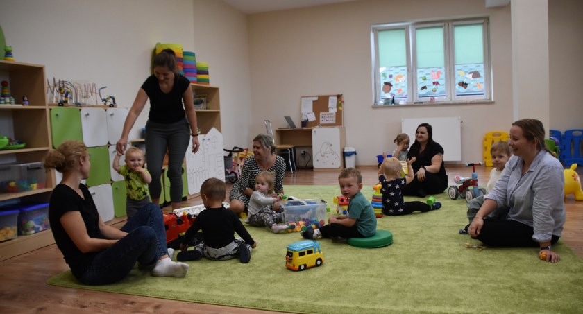 W 2020 r. odnotowano 54 urodzenia mieszkańców gminy Rząśnia, o 16 mniej niż w 2019. W minionym roku liczba wzrosła do 61 – na zdj. Gminny Żłobek w Rząśni