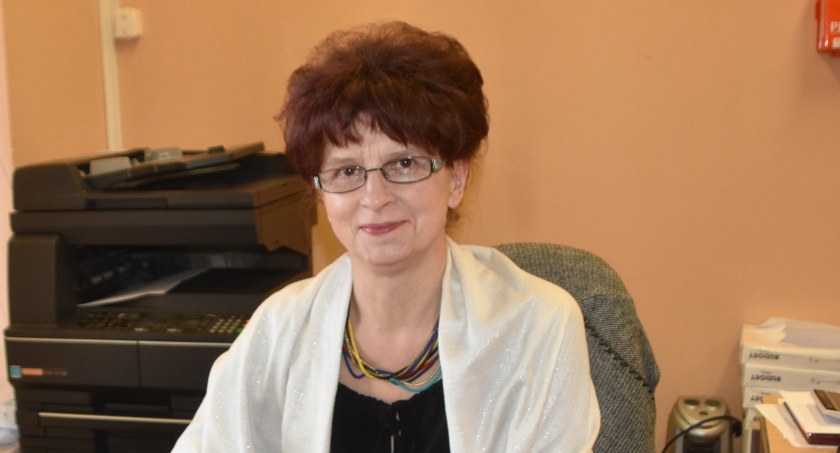 Mirosława Kłobus przyznaje, że nagroda jest bardzo dużym wyróżnieniem i docenieniem wkładu pracy, także działalności GOK-u w Osjakowie / fot.: Katarzyna Cieślik