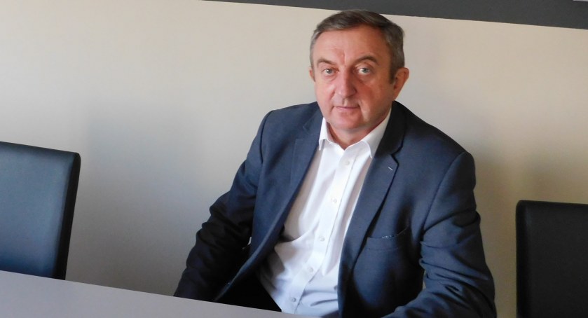 Aleksander Owczarek zastanawia się, czy nie zmienić zasad ogłaszania przetargu, umożliwiając oferentom zmiany cen w trakcie umowy, aby mogli zachować cały czas taką samą marżę.  fot.: Magdalena Lizurej