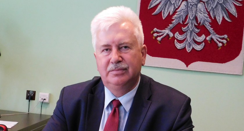Samorządowcy chcą budować drogi na terenie gminy Ostrówek. Na razie znaleźli  w gminnej kasie pieniądze na wykonanie kilku projektów. Fot.: Magdalena Lizurej
