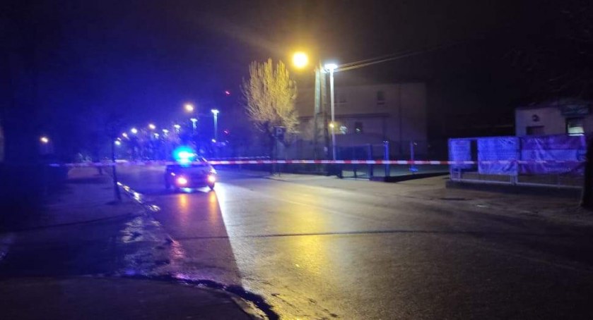 50-latek trafił do szpitala po tym, jak na ul. Sienkiewicza potrąciła go osobówka.  fot.: Grzegorz Boroń