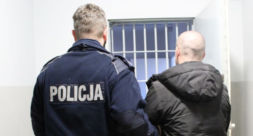 Sprawcy w chwili zatrzymania byli nietrzeźwi, 30-latek miał ponad 2,4 promila alkoholu w organizmie, a 32-latek - 1,6 promila fot.: KPP Wieluń 