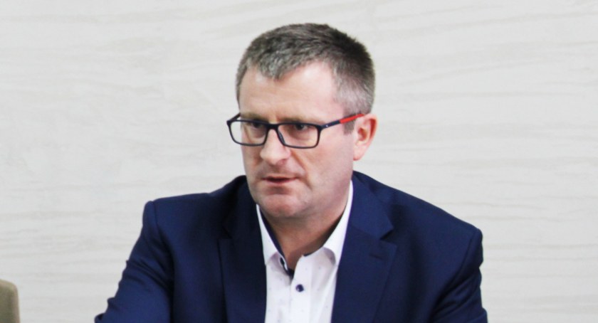 Sulmierzyce otrzymały dofinasowanie na wymianę 105 kotłów na terenie gminy. Gabriel Orzeszek podkreśla, że to nie pierwsze działanie zmierzające do poprawy jakości powietrza na terenie gminy fot.: Sławomir Rajch
