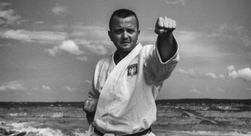 Trener Tomasz Jończyk w tradycyjnym stroju karate fot.: archiwum prywatne 