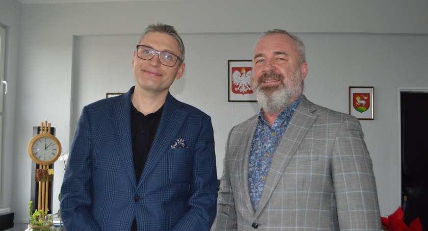 Dyrektor Marek Augustyn (od prawej) i jego zastępca Wojciech Ordon, są pewni, że certyfikat „Szpital bez bólu” podniesie jakość usług wieluńskiej placówki    fot.: Elżbieta Wodecka