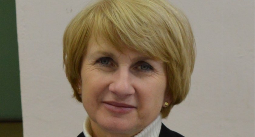 Dyrektorka Iwona Podeszwa uważa, że być kobietą w XXI wieku to radzić sobie w każdym miejscu i o każdej porze w każdej sytuacji / fot.: Katarzyna Cieślik