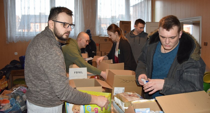 Strażacy z Nowej Brzeźnicy jako pierwsi przekazali swoje dary dla ludności w Ukrainie (Foto GrB)