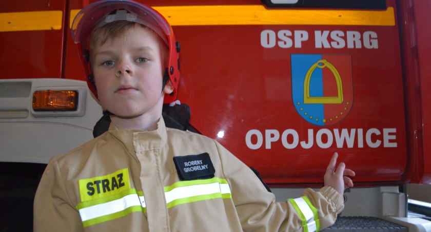 7-letni Robert Grobelny z Opojowic należy do tutejszej Młodzieżowej Drużyny Pożarniczej Elżbieta Wodecka