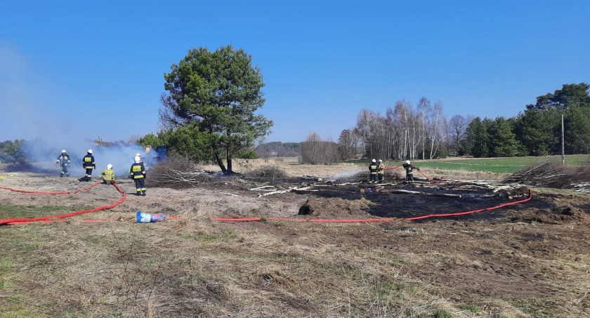 OSP Konopnica w ostatnich dniach została zadysponowana m.in. do pożaru nieużytków pomiędzy Bębnowem a Walkowem oraz pożaru traw w Konopnicy/ fot.: OSP KSRG Konopnica