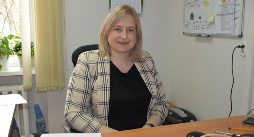 Anna Podgórniak przyznaje, że zastanawiała się nad zmianą miejsca pracy, bo dobrze czuła się w Lututowie. Nie żałuje jednak swojej decyzji i liczy, że w Wieluniu współpraca będzie się układać równie dobrze  fot.: Katarzyna Cieślik 