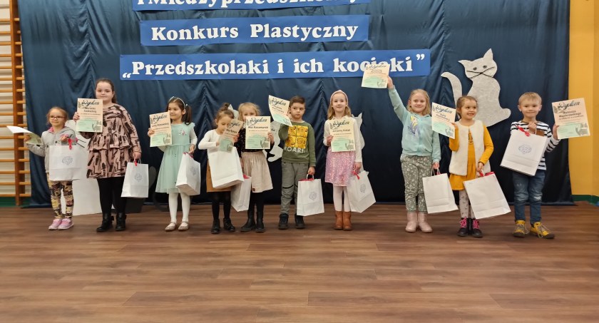 fot.: 22 prace wpłynęły na I Międzyprzedszkolny Konkurs Plastyczny, organizowany przez SP w Bieniądzicach