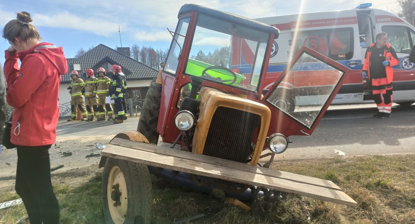1,5 zł stracił 60-letni traktorzysta, który zajechał drogę osobówce fot.: Magdalena Lizurej