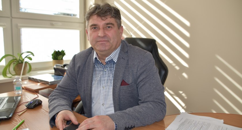 1.	Wójt Mariusz Mielczarek przyznaje, że dotychczasowe stawki ekwiwalentu pieniężnego dla strażaków za wszelkie wyjazdy i udział w szkoleniach były dość niskie  fot.: Katarzyna Cieślik 