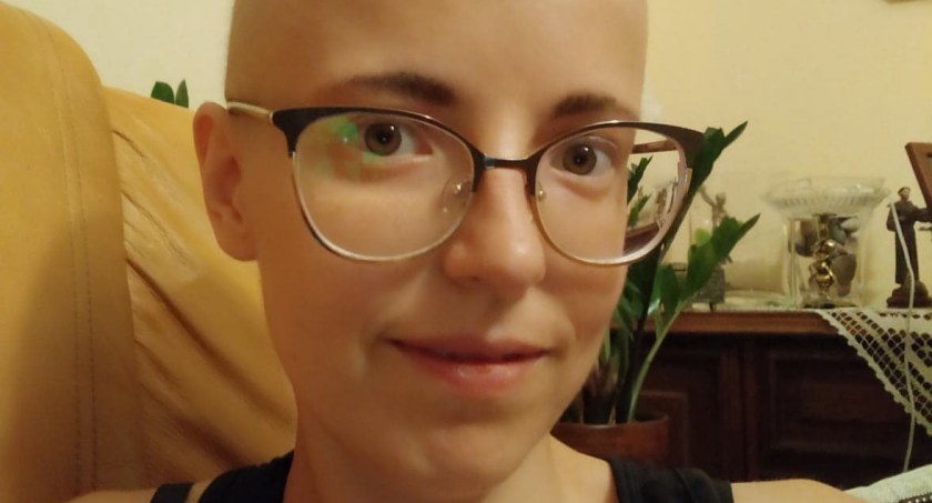 Marzena Zabłocka ma szansę wyzdrowieć, ale za terapię musi zapłacić 1,5 mln zł. Jak podaje, niełatwo było jej zrezygnować z prywatności i opowiedzieć o chorobie, ale jeśli obcy ludzie jej nie pomogą, choroba może ją pokonać  fot.: arch. Marzeny Zabłockiej