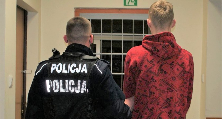 17-latek został objęty dozorem policyjnym, został mu postawiony zarzut kradzieży rozbójniczej Fot.: arch. KPP w Wieruszowie
