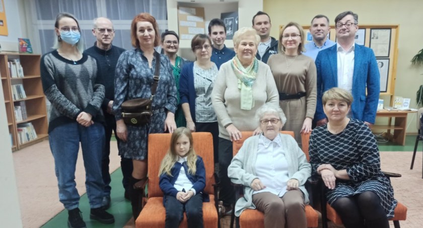 Towarzystwo Przyjaciół Pajęczna we współpracy z pasjonatami historii oraz mieszkańcami Pajęczna stworzyło pierwszą publikację. Teraz stowarzyszenie zbiera archiwalne zdjęcia do albumu ,,Pajęczno na starej fotografii”  fot.: Magdalena Lizurej
