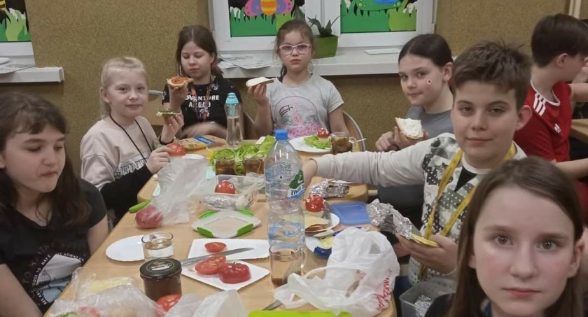 Po wysiłku umysłowym i fizycznym odbyły się warsztaty kulinarne fot. Archiwum szkoły