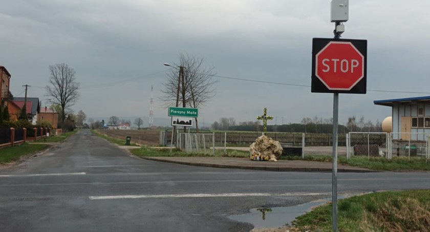 Podświetlany na panel fotowoltaiczny znak ,,stop” kosztował 8 tys. 499 zł brutto fot.: Ewelina Maria Przydacz