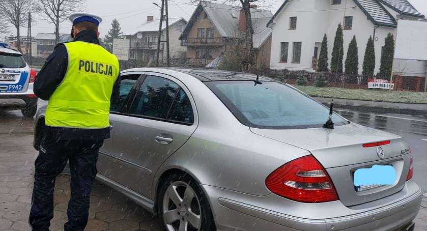 Podczas długiego weekendu mundurowi zwracali uwagę na przestrzeganie przepisów ruchu drogowego, szczególnie ograniczeń prędkości, czy stan techniczny pojazdów fot.: KPP Pajęczno 