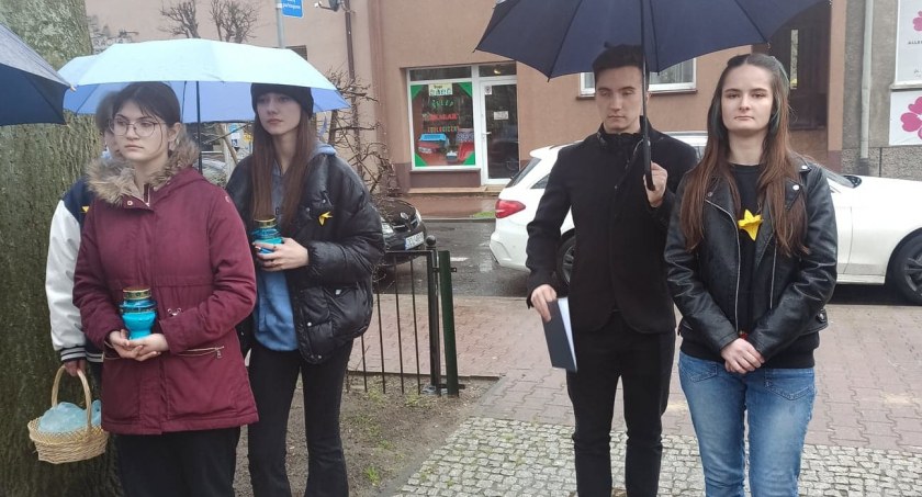 Wieluńska społeczność włączyła się w obchody rocznicy wybuchu w getcie warszawskim fot.: Magdalena Lizurej