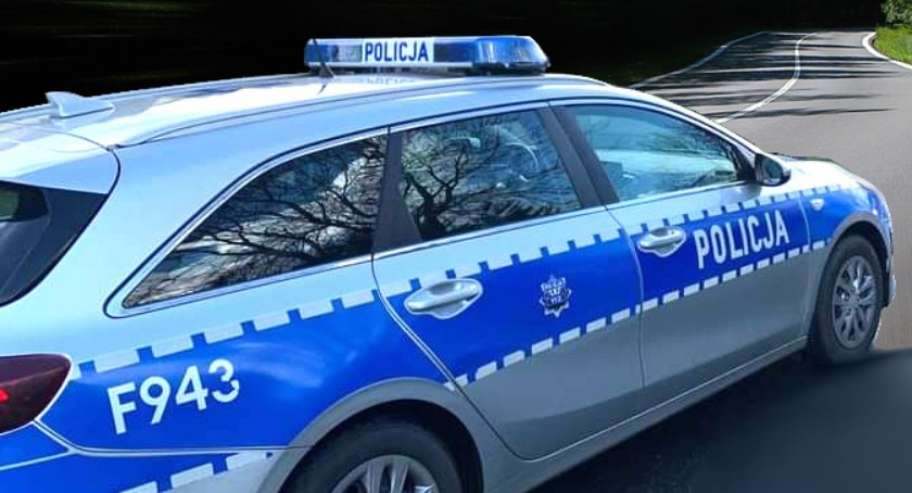 Zdjęcie poglądowe - pracownica wpadła do kanału samochodowego