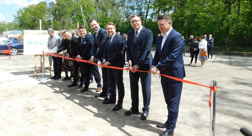 Zdjęcie z przecięcia wstęgi w kompostowni w Rudzie