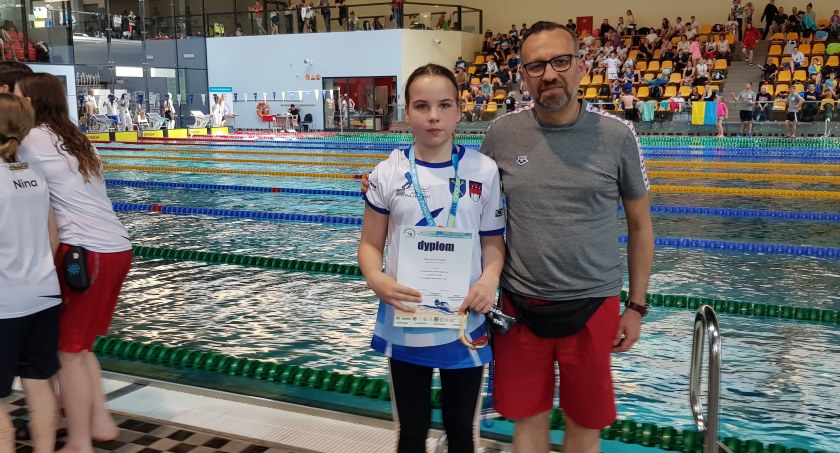 Foto1 (GrB) Polina Savchuk trenuje w Meduzie od marca pod okiem Pawła Wolskiego i zdobywa już dla nowego klubu medale.