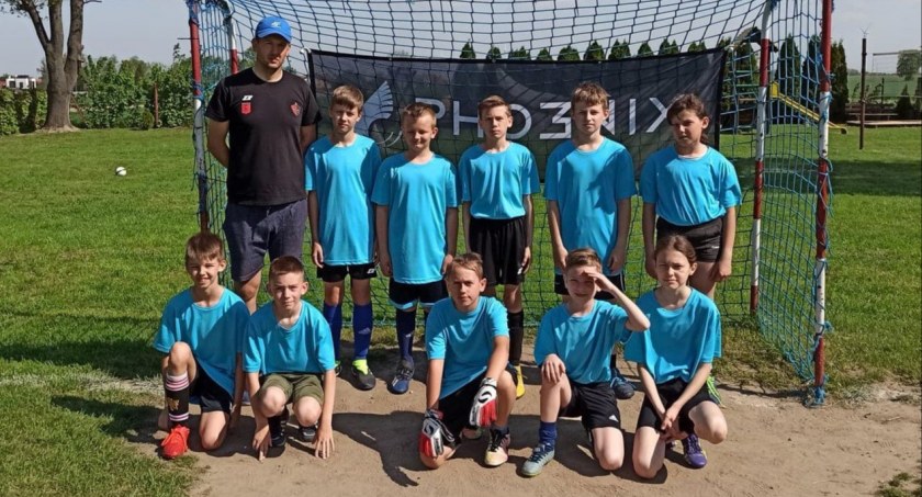 Cztery szkoły zmierzyły się I Turniej Piłki Nożnej „I like football”, zorganizowanym przez podstawówkę w Bieniądzicach fot.: arch. SP w Bieniądzicach
