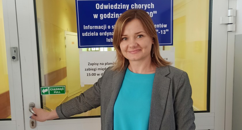 Anna Freus, dyrektor wieluńskiego SP ZOZ-u podaje, że prowadzi rozmowy z lekarzami i paraliżu interny się nie spodziewa fot.: Magdalena Lizurej, arch. pryw.