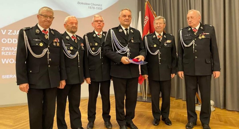 Na zdjęciu prezes i wiceprezesi Zarządu Wojewódzkiego minionej kadencji z prezesem Zarządu Głównego. Od lewej stoją: Andrzej Weselski (sieradzki) Tadeusz Cisowski (tomaszowski) Wojciech Pokora (łaski) Waldemar Pawlak (Prezes Zarządu Głównego), Jan Ryś (pajęczański), Tadeusz Karcz (piotrkowski) fot.: