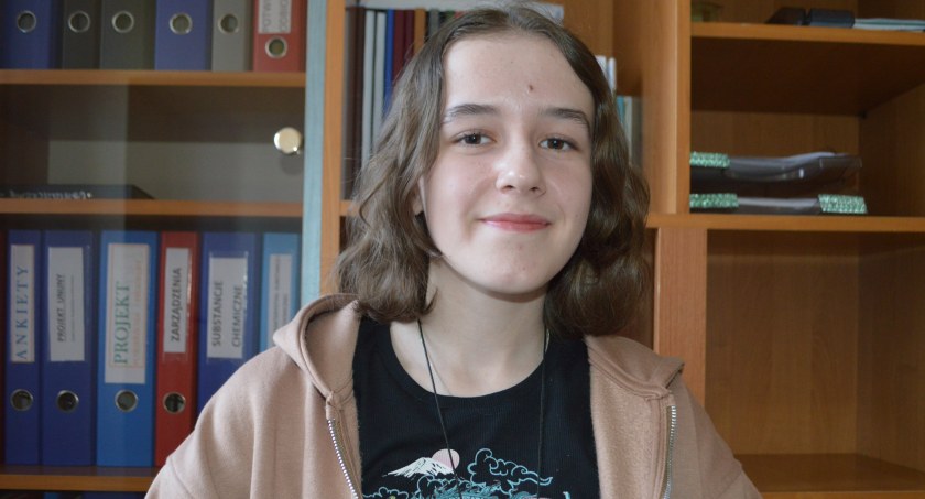 Ósmoklasistka Julia Urbanek uzyskała dwa tytuły laureata - z języka polskiego i chemii 