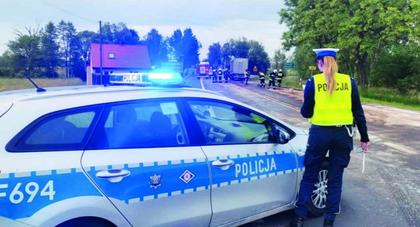 Policjanci apelują o ostrożną i rozważną jazdę oraz ustępowanie pierwszeństwa przejazdu fot.: Komenda Powiatowa Policji w Wieruszowie