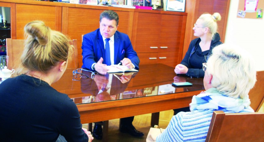 W sprawie usunięcia czerwonych linii, mieszkanki ulic Młodzieżowej i POW interweniowały u burmistrza Pawła Okrasy. Otrzymały pozytywną odpowiedź  fot.: RAJCH Agencja Prasowa 
