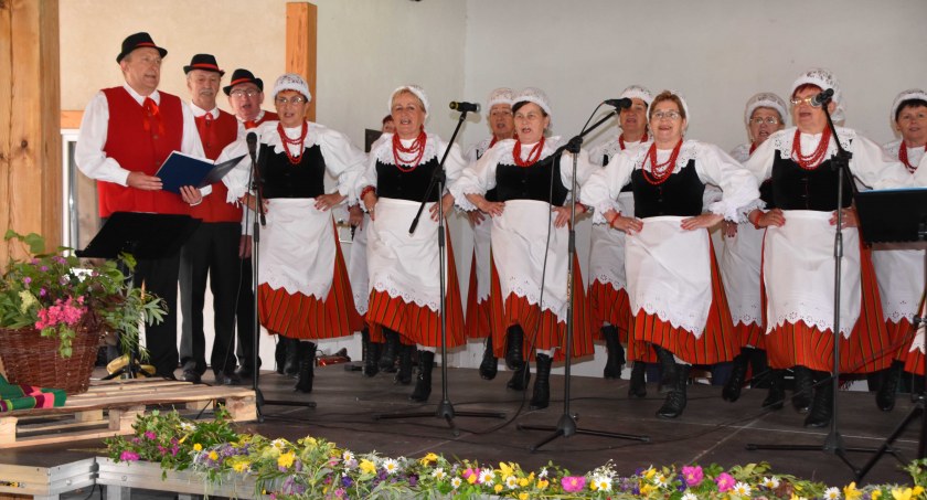 W tegorocznym Powiatowym Przeglądzie Folkloru Ziemi Wieluńskiej im. Marka Dery zaprezentowało się ponad 300 uczestników z 27 zespołów fot.: Katarzyna Cieślik 
