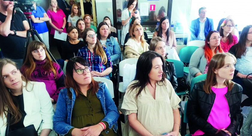 Na zorganizowanej 1 czerwca w wieluńskim szpitalu konferencji, pojawiło się kilkadziesiąt przyszłych mam, które z zainteresowaniem słuchały wykładów fot.: Magdalena Lizurej