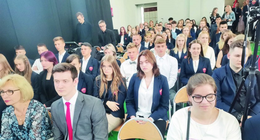 „Bal Absolwenta” odbył się w piątek, 3 czerwca. Wzięło w nim udział około 80 osób fot.: Magdalena Lizurej