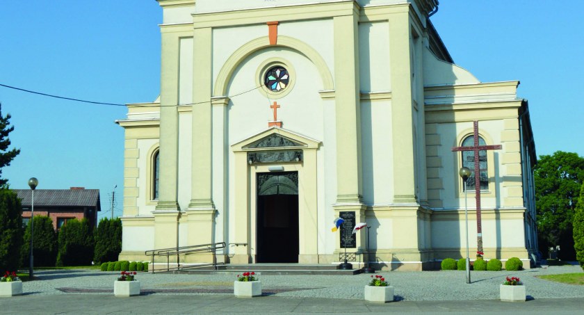 Msza pogrzebowa odbyła się w parafialnym kościele w Dzietrzkowicach fot.: ElW
