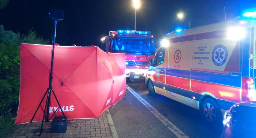Na zdjęciu miejsce tragicznego wypadku, w którym zginęło trzech mężczyzn / Fot. kpt. Adam Pająk / KP PSP w Kielcach
