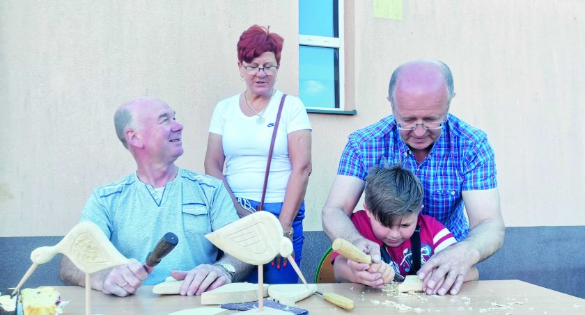 Na boisku przy ZS nr 1 w Wieluniu w piątek było gwarno i tłoczno. Mieszkańcy Wielunia i uchodźcy mieli okazję do wspólnej zabawy fot.:Magdalena Lizurej