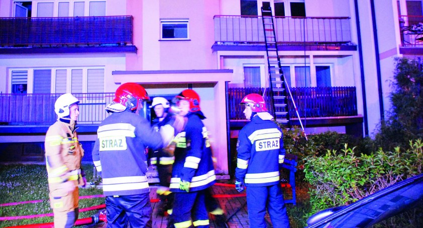 Strażacy pracowali na miejscu zdarzenia niemal dwie godziny. Na szczęście obyło się bez ofiar fot.: Sławomir Rajch