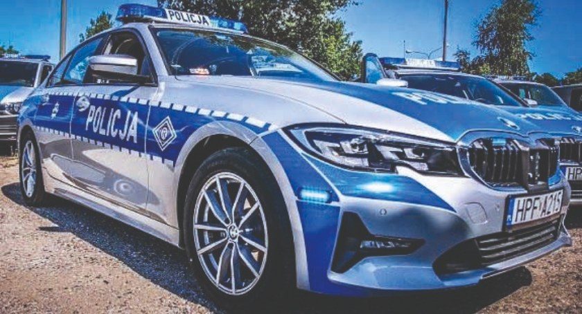 W powiecie wieluńskim policjanci podczas długiego weekendu nałożyli 90 mandatów karnych, pajęczańskim – ponad 20, a w wieruszowskim – ponad 60 fot.: KPP Pajęczno