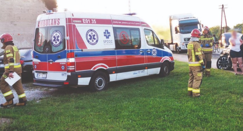 24-latka kierująca mazdą, nie ustąpiła pierwszeństwa przejazdu i zderzyła się z samochodem ciężarowym volvo fot.: Sławomir Rajch 
