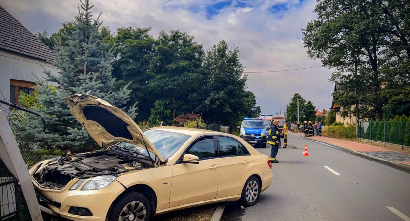 Na zdjęciu jeden z pojazdów, który brał udział w wypadku / Fot. Facebook / OSP w Praszce