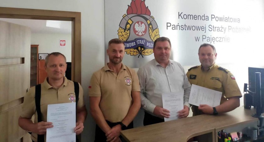Na zdjęciu moment z podpisania porozumienia / Fot. Facebook / Urząd Miasta i Gminy Działoszyn