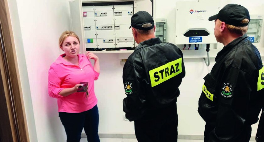 Strażacy z Raduczyc zapoznali się z rozmieszczeniem poszczególnych pomieszczeń, drogami ewakuacyjnymi, czy instalacjami działającymi w ŚDS-ie i przedszkolu fot.: OSP Raduczyce 
