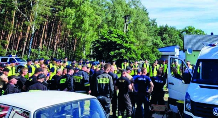 21 i 22 czerwca policjanci prowadzili szersze działania poszukiwawcze związane z zaginięciem 91-letniej Janiny Jasianek z Kuźnicy  fot.: KPP w Wieluniu