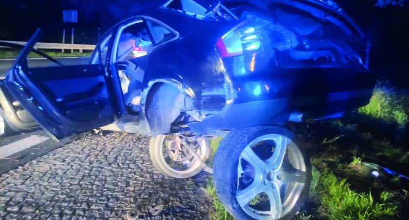 Tak wyglądało audi A6 po kolizji w Pątnowie  fot.:Elżbieta Wodecka/ Komenda Powiatowa Policji w Wieluniu 