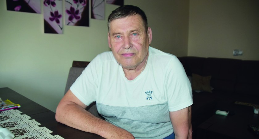 Tadeusz Łakomy wolny czas lubi też spędzać na swoim podwórku, gdzie ma m.in. własną wędzarnię  fot.: Katarzyna Cieślik 