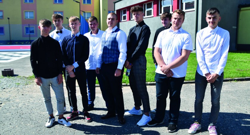 Absolwenci Branżowej Szkoły I Stopnia Zespołu Szkół nr 1 w Wieluniu bardzo pozytywnie oceniają trzyletnią edukację w wieluńskiej placówce fot.: Katarzyna Cieślik 