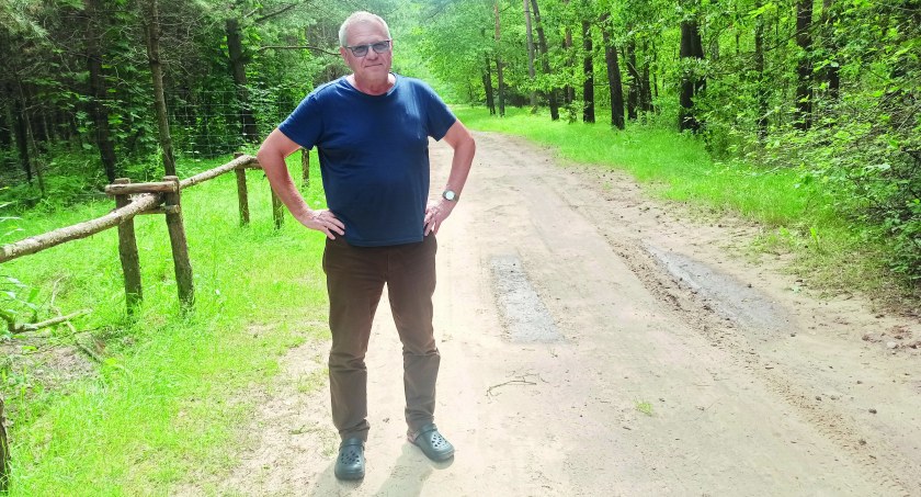 Jarosław Dunaj podaje, że po zlocie motocyklistów zostaje góra śmieci i fekalia w lesie. Uważa, że piknik szkodzi dzikiej przyrodzie fot.: Magdalena Lizurej